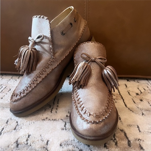 MARTHA STEWART X AEROSOLES Shirley Bronze Metallic Leather Tassle Moccasins 8.5 - Picture 1 of 14